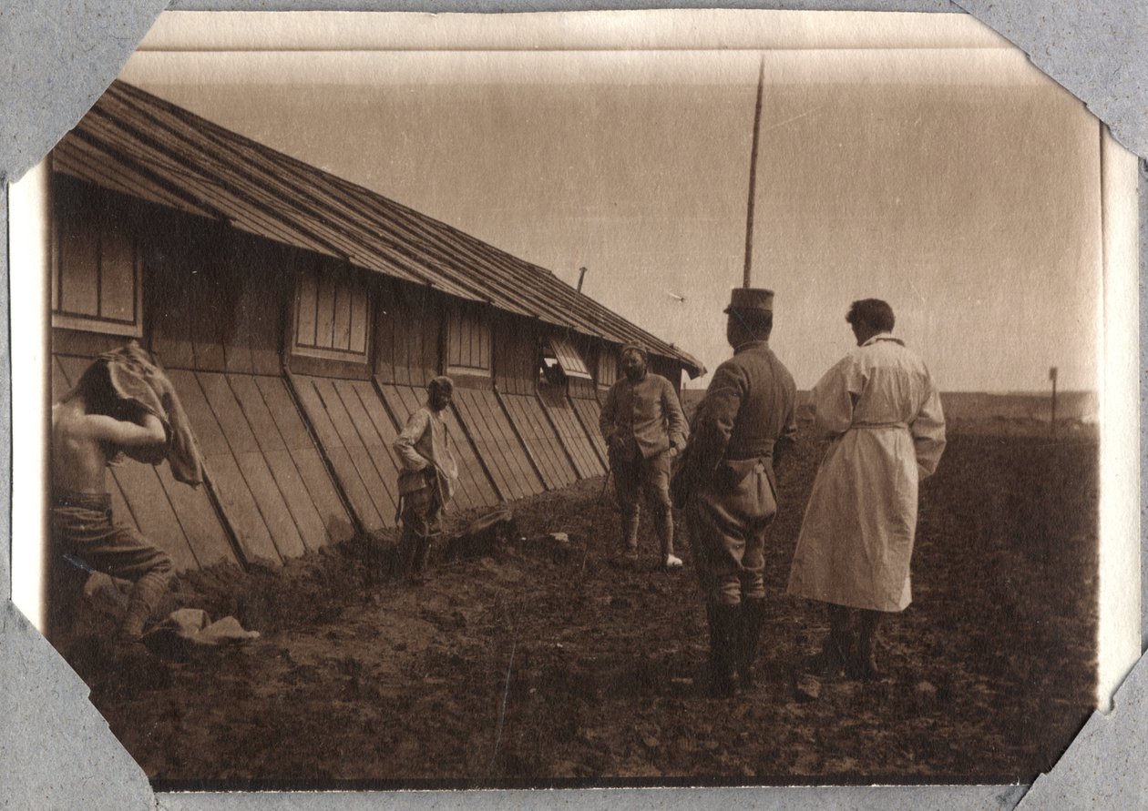 Første verdenskrig 1914-1918: søk etter hoder i kantene, leiren Couville i Den engelske kanal, Basse-Normandie (Nedre-Normandie), Frankrike. Anonym fotografering mai 1917. Privat samling, Stella. av Anonymous Anonymous