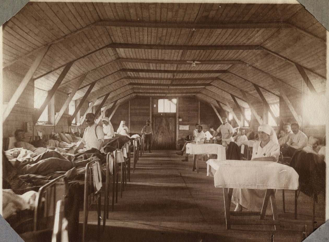 Første verdenskrig 1914-1918: sårede soldater og sykepleiere fra det franske røde kors (rødt kors), leir Couville i Den engelske kanal, Nedre Normandie (Nedre Normandie), Frankrike. Anonymt fotografi juli 1917. Privat samling, Stella. av Anonymous Anonymous