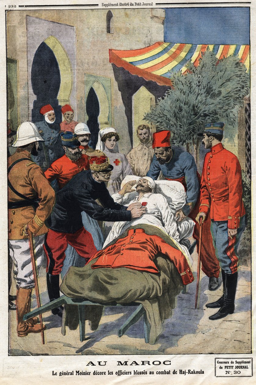 I Marokko dekorerer general Moinier med korset til Æreslegionen offiserene som ble såret i slaget ved Haj Rakoula (HajRakoula) gravering i "" Le Petite Journal"" den 21.07.1912. Privat samling. av Anonymous Anonymous