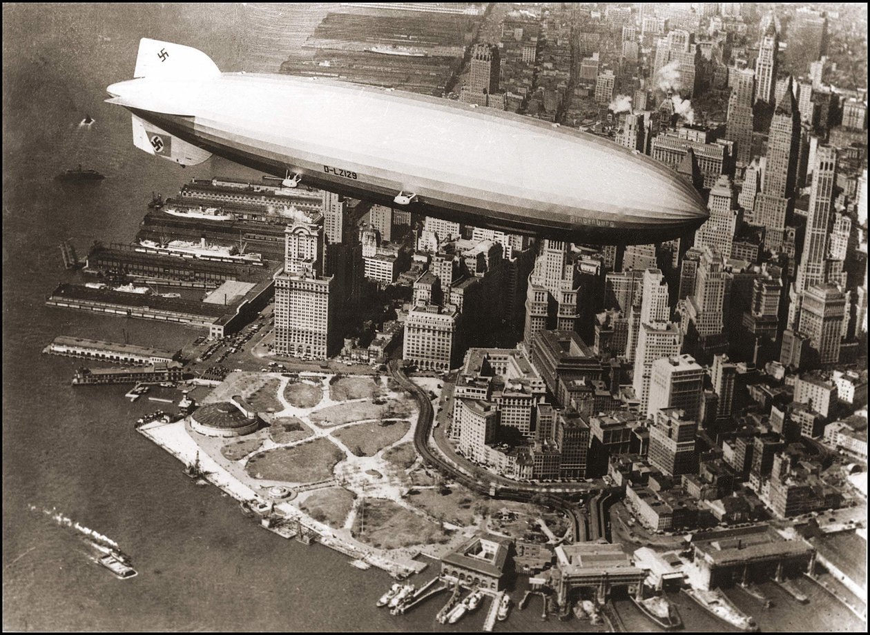 LZ127 Graf Zeppelin i New York 1929 - LZ127 Graf Zeppelin over New York av Anonymous Anonymous