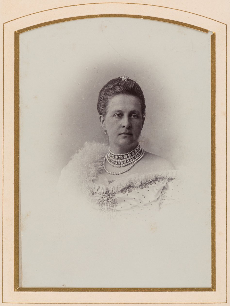 Olga Constantinovna de Russie, reine des Hellenes - Portrett av storhertuginne Olga Constantinovna av Russland (1851-1926), Anonym . Albumin bilde. Privat samling av Anonymous Anonymous