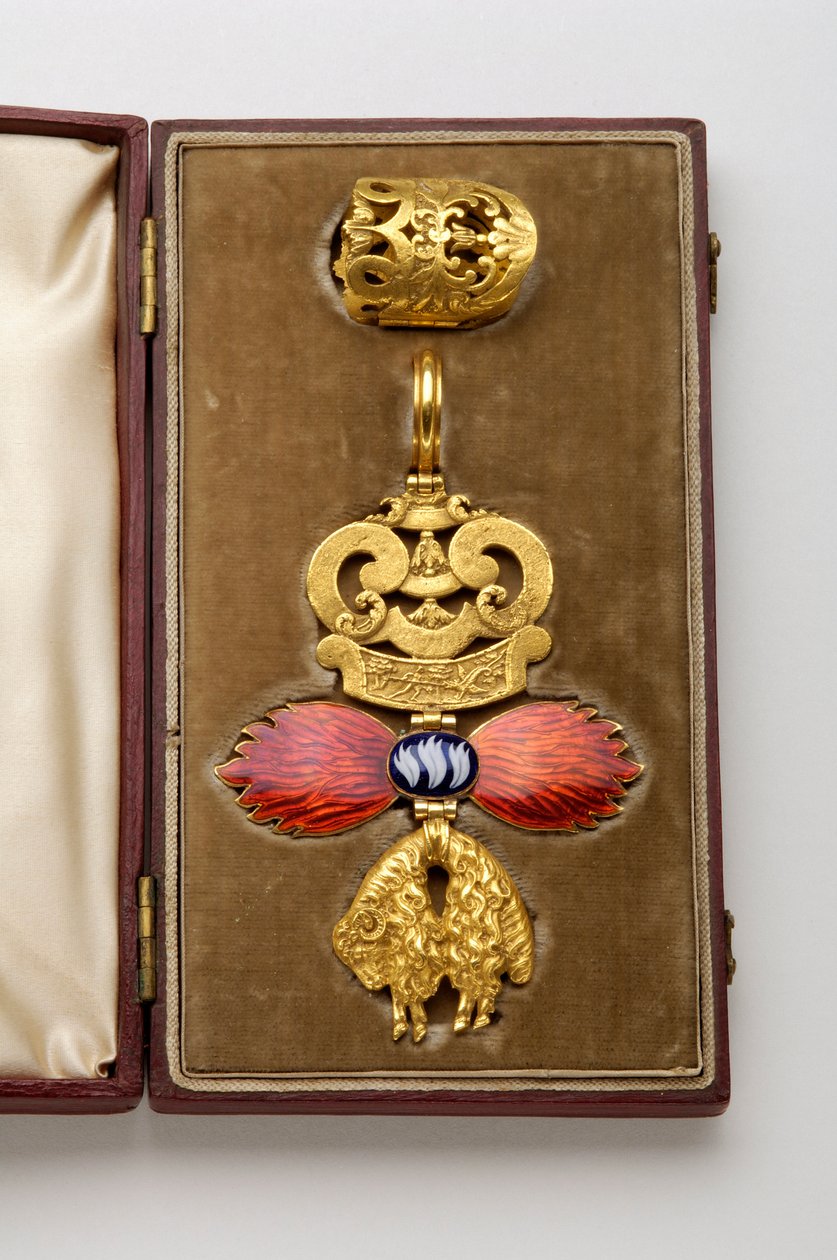 Order of the Golden Fleece: Spansk Golden Fleece - Merke tilhørende Arthur Wellesley (1769-1852) - Oavers - Produsert av Hamlet (London) - Debut på 1800-tallet - Gull og emals - H: 7,8 cm; B: 5,6 cm; Vekt: 38 g - Original veske i burgunder mar av Anonymous Anonymous