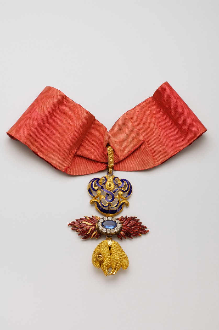 Ordenen til det gylne skinn: Spansk gullskind - Insignier tilhørende Jean Charles de Saldanha Oliveira e Daun (1790-1876) - Midt på 1800-tallet - Gull, diamanter, safir og emaljer - H 10,6 cm; b 7,6 cm; vekt: 96 g - Privat samling av Anonymous Anonymous
