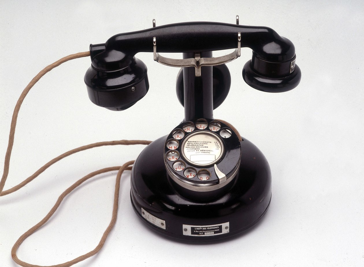 PTT 24 bakelitt telefonsett av Anonymous Anonymous