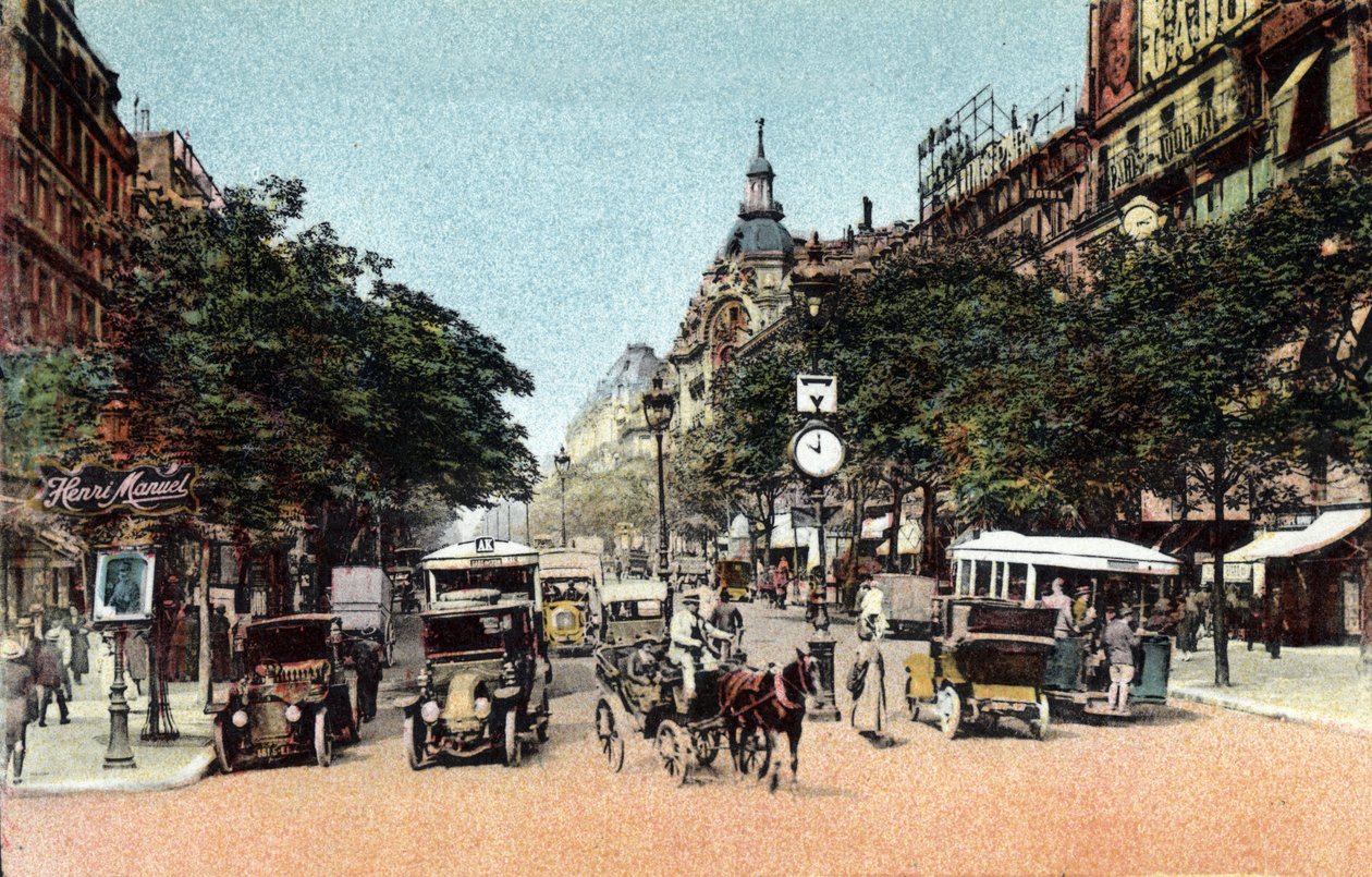 Paris: trafikk på boulevard des Italians, en av de store bulevardene i byen. Fotografi av 1920 i "" Artistic Album "" av byen Paris. Privat samling. av Anonymous Anonymous