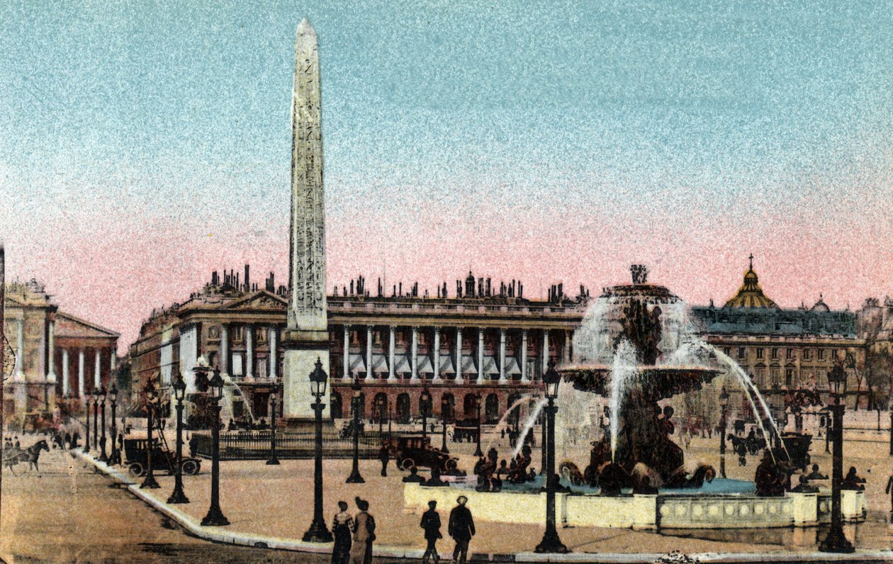Paris: utsikt over Place de la Concorde med fontenene og Obelisque. (Derriere Hotel de la marine (Hotel du Garde Meuble) Fotografi fra 1920 i "" Artistic Album"" av byen Paris. Privat samling. av Anonymous Anonymous
