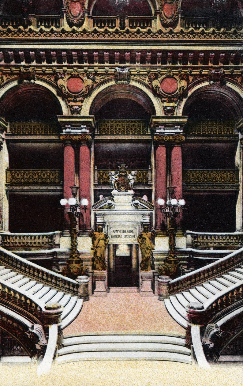 Paris: utsikt over den store trappen til Opera Garnier. Fotografi av 1920 i "" Artistic Album "" av byen Paris. Privat samling. av Anonymous Anonymous