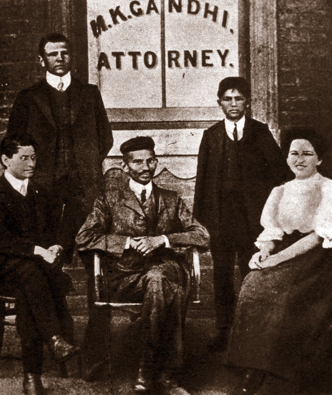 Portrett av politisk leder Mohandas Karamchand Gandhi (1869-1948) advokat i Durban, Sør-Afrika. Fotografi 1893 av Anonymous Anonymous