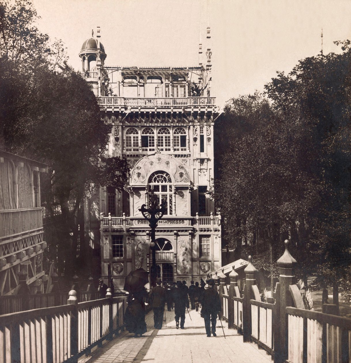 Universal Exposition of 1900 - Exposition Universelle de 1900 i Paris: The Press Pavilion - privat samling av Anonymous Anonymous