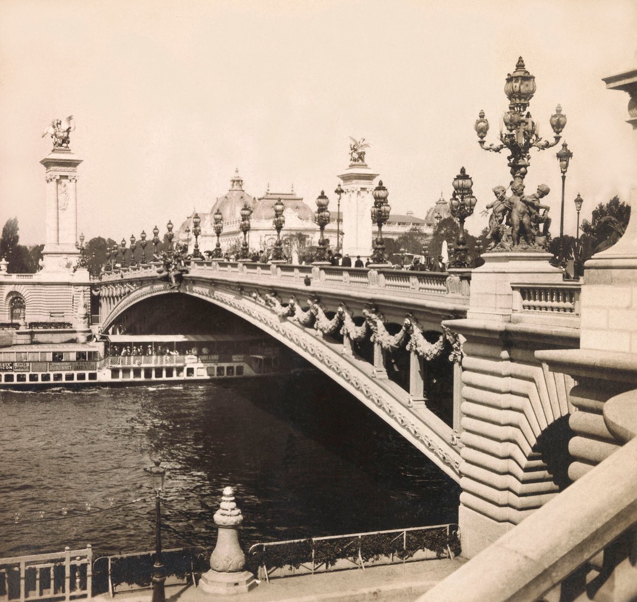 Universell utstilling av 1900 - Exposition Universelle de 1900 i Paris: Broen Alexandre III - privat samling av Anonymous Anonymous