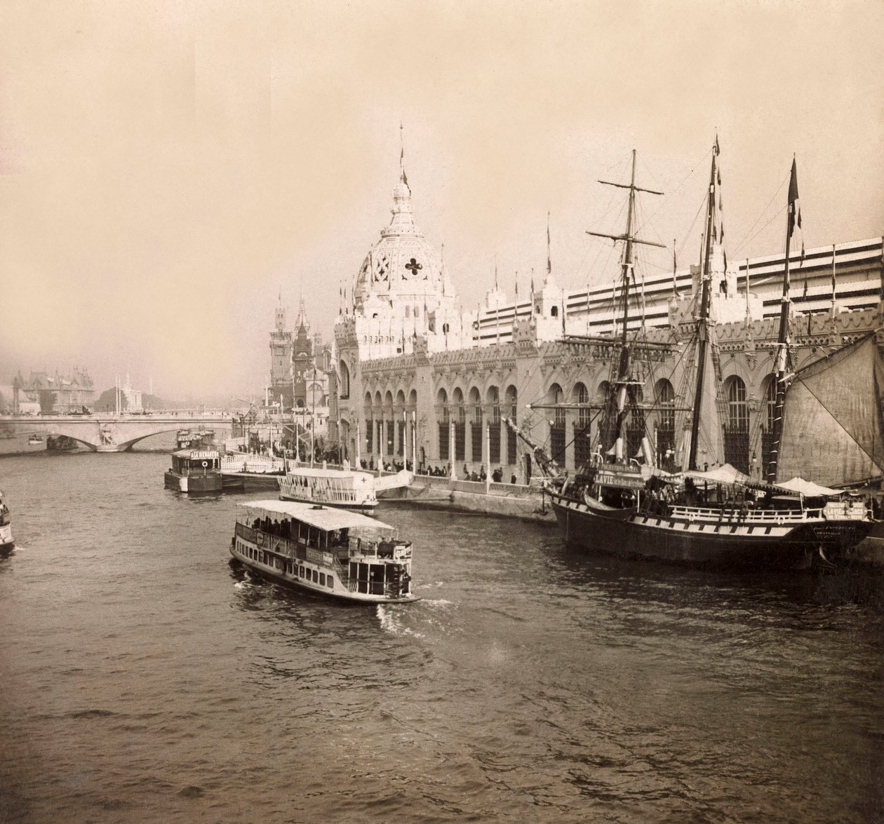 Universell utstilling av 1900 - Exposition Universelle de 1900 i Paris: Palasset til armees av land og hav - privat samling av Anonymous Anonymous