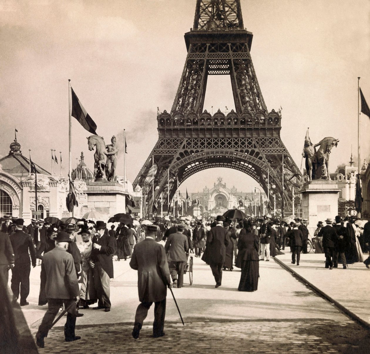Universal Exposition of 1900 - Exposition Universelle de 1900 i Paris: Utsikt tatt på Champs de Mars - privat samling av Anonymous Anonymous