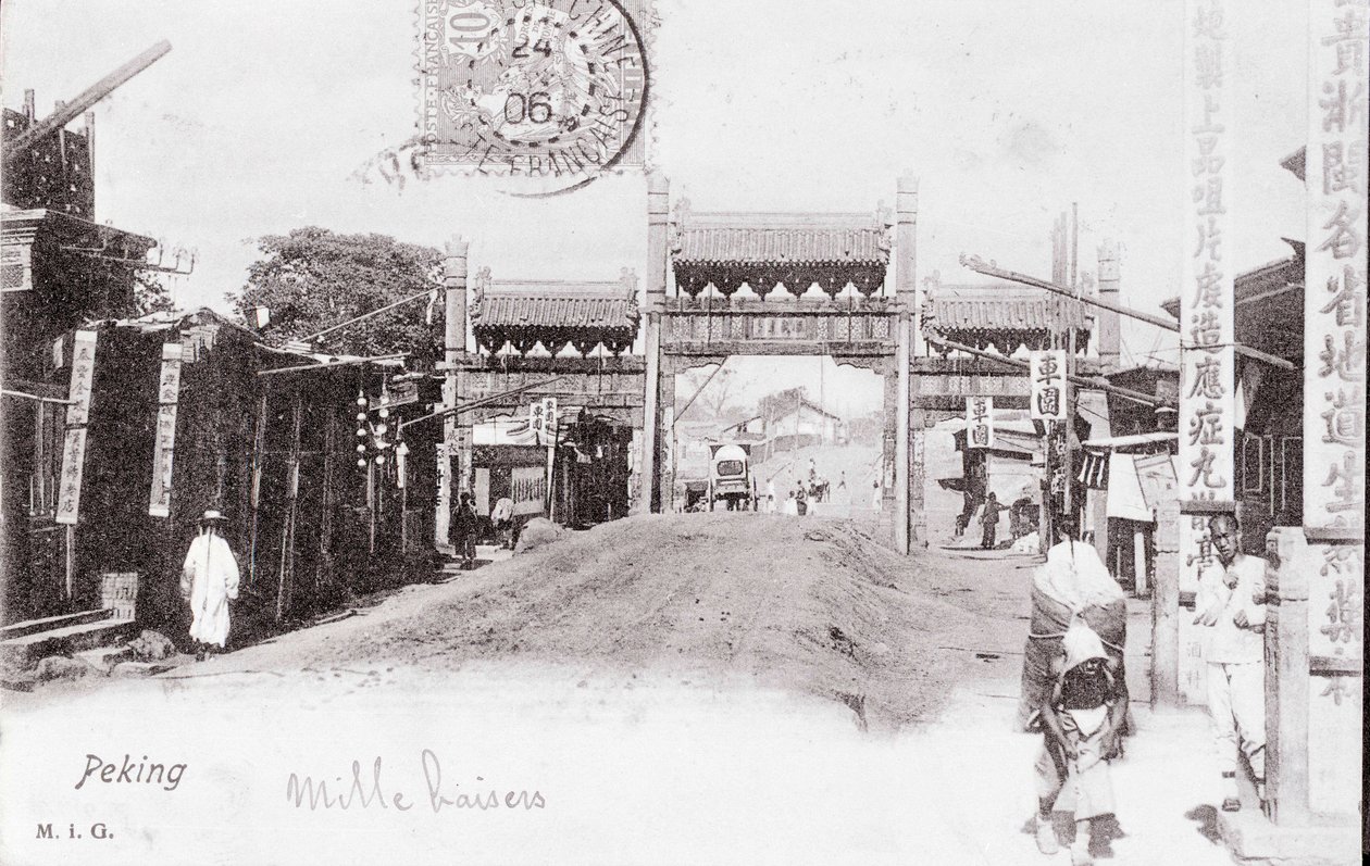 Utsikt over en port til byen Pekin, Kina, fotografi fra 1906 - Privat samling av Anonymous Anonymous