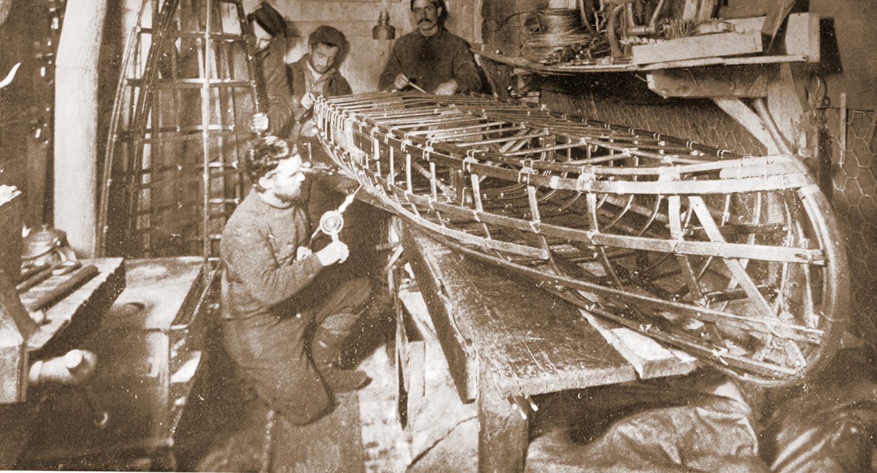 En lett seksjonsbåt ble bygget, pub. London 1907 (s/hvitt-bilde) av Anthony Fiala