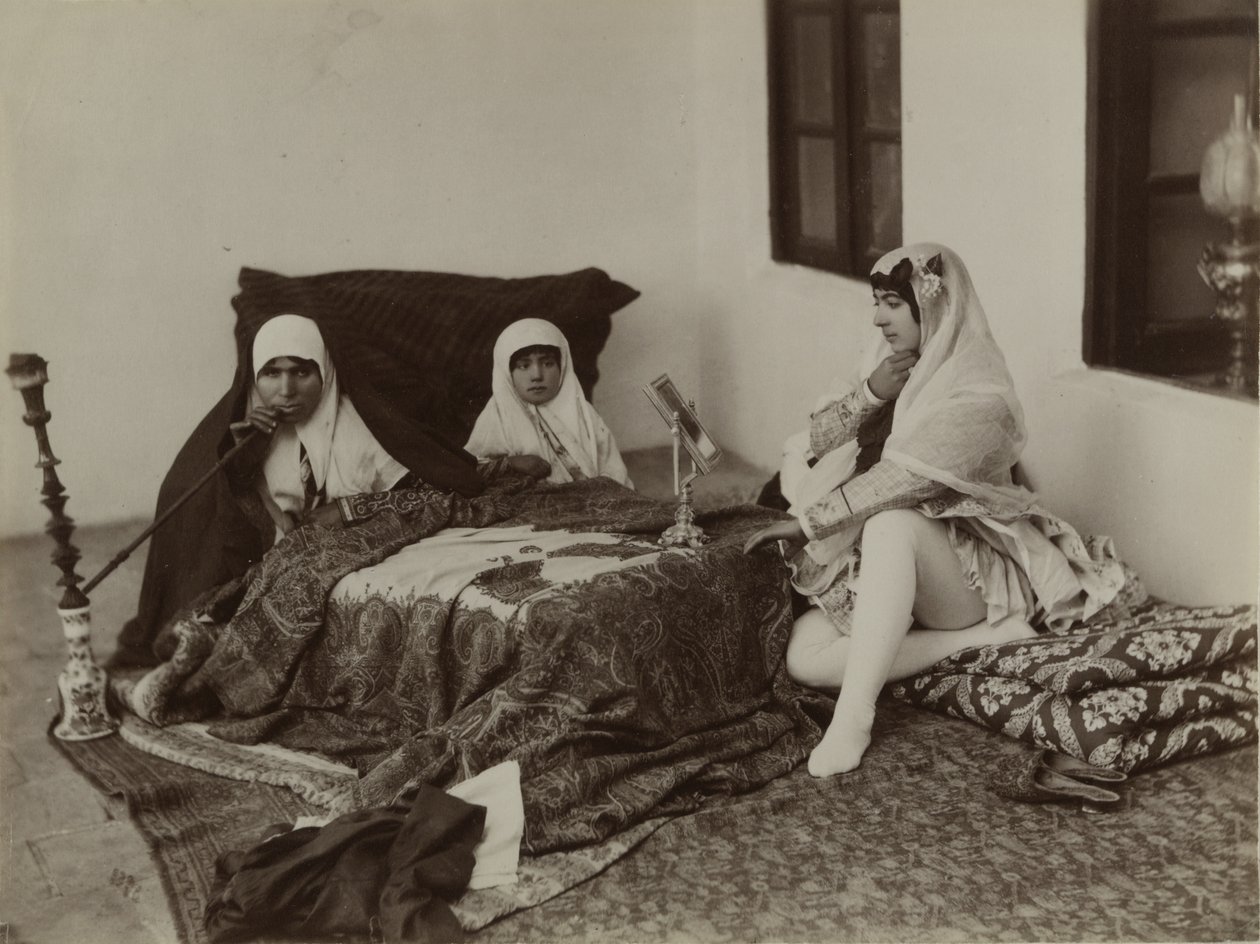 Damer som hviler i haremet, sent på 1800-tallet (foto av sølvalbumin) av Antoin Sevruguin