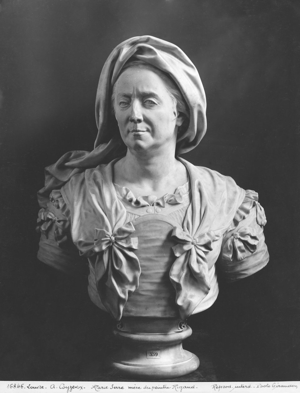 Byste av Marie Serre, mor til maleren Hyacinthe Rigaud, 1706 (marmor) av Antoine Coysevox