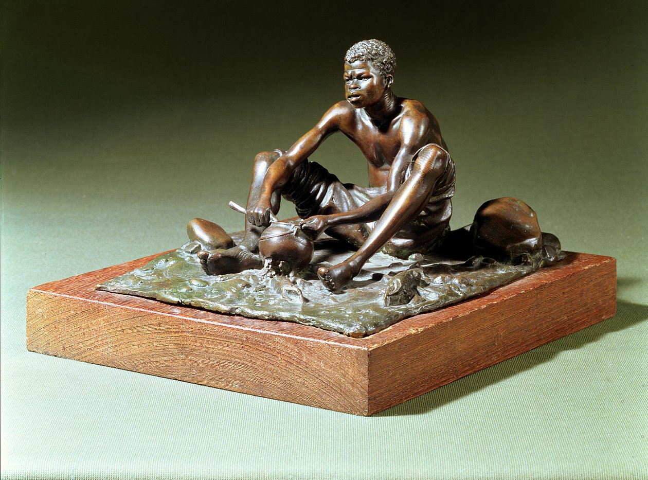 Sittende mann med kokekar (bronse på eikebunn) av Anton van Wouw