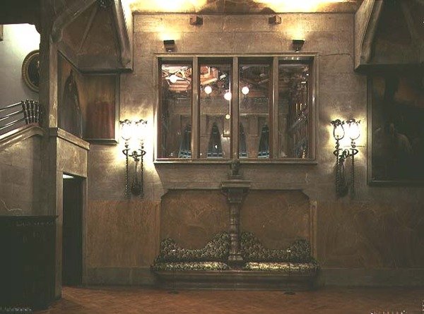 Den store salen av Antoni Gaudi
