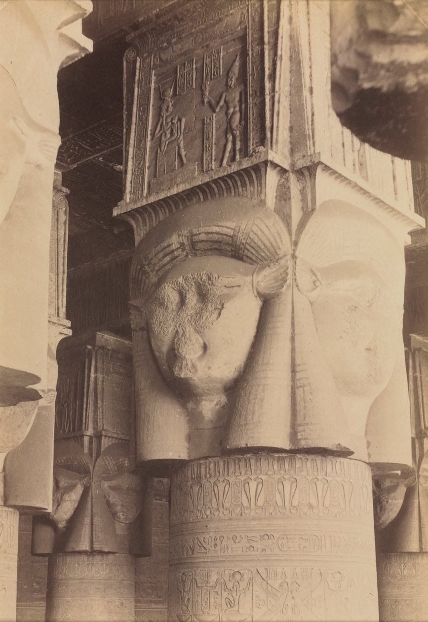 Dendera, interiøret i tempelet, Hathor Capitals av Antonio Beato