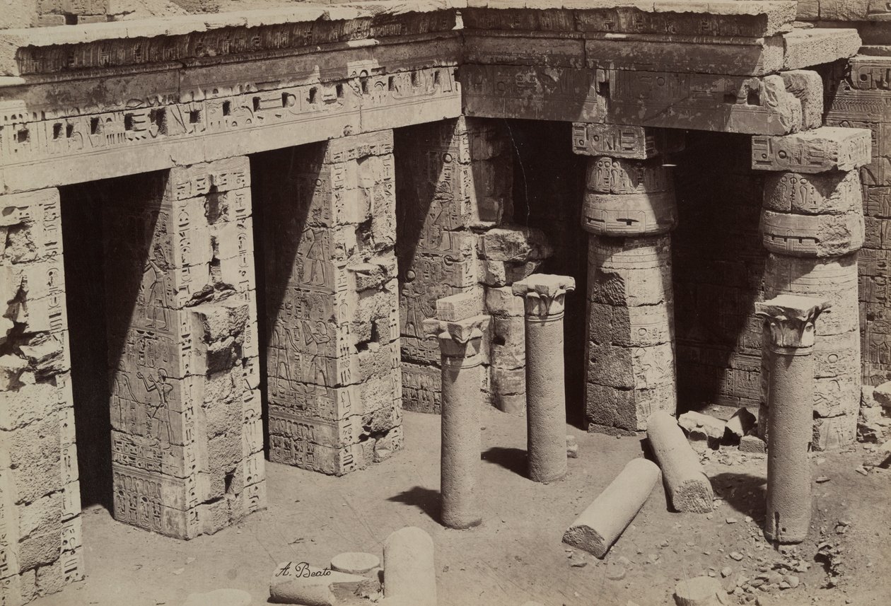 Medinet Habu: Koptisk kirke i sentrum av Ramses III-tempelet av Antonio Beato