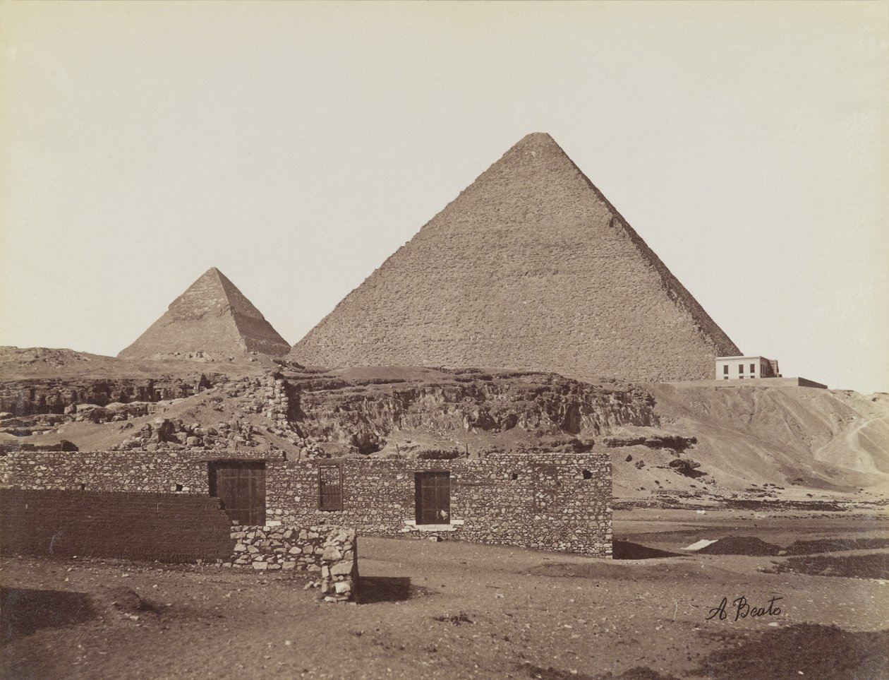 Pyramidene ved Giza, utsikt fra nordøst av pyramidene til Chephren og Cheops av Antonio Beato
