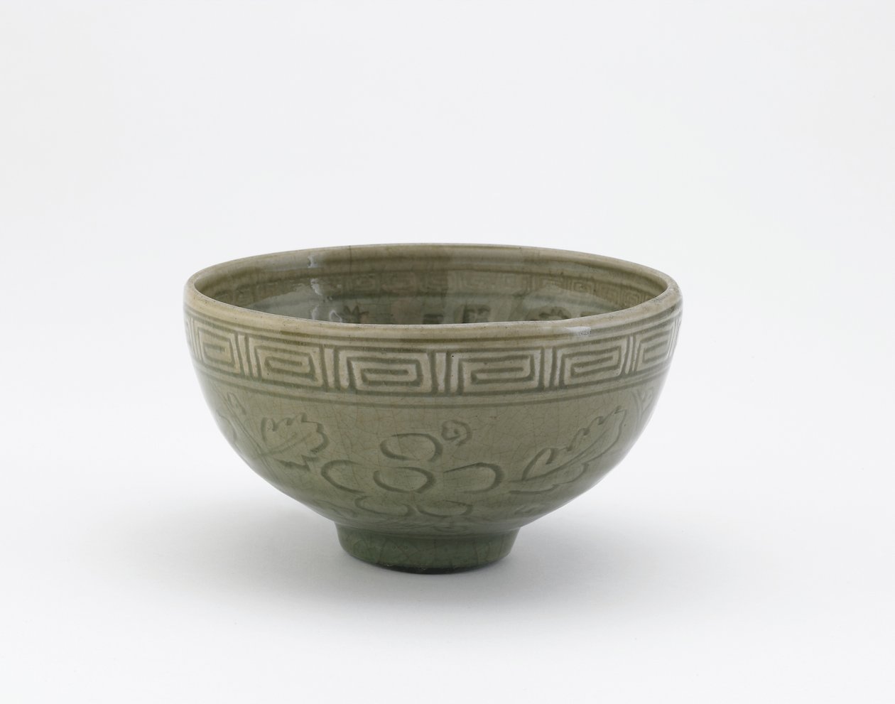 Serveringsskål i stil med Longquan ware, Edo-perioden, slutten av 1700-begynnelsen av 1800-tallet (steintøy med celadon-glasur) av Aoki Mokubei
