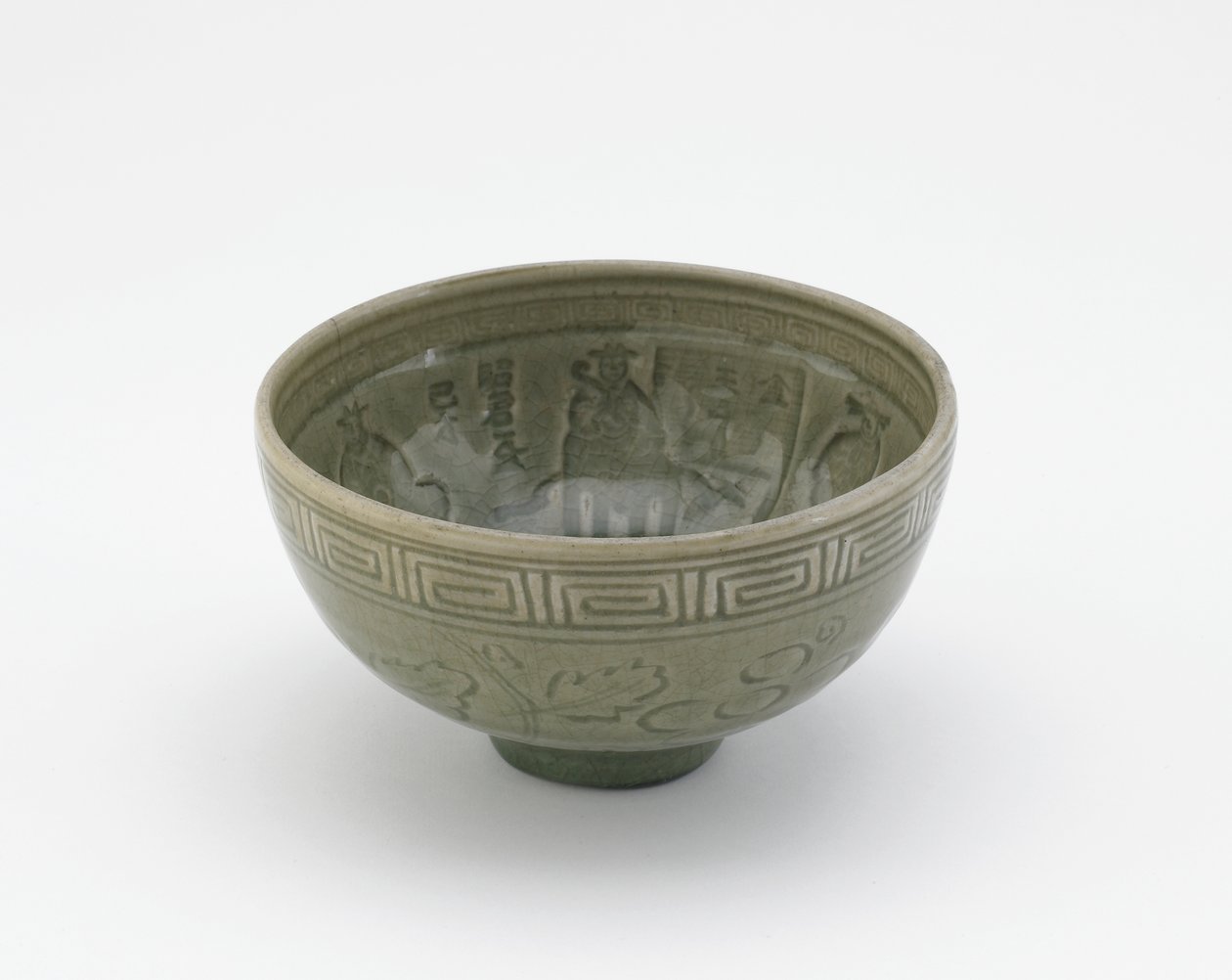 Serveringsskål i stil med Longquan ware, serveringsskål (hachi), tidlig på 1800-tallet (steintøy med celadon-glasur) av Aoki (attr. to) Mokubei