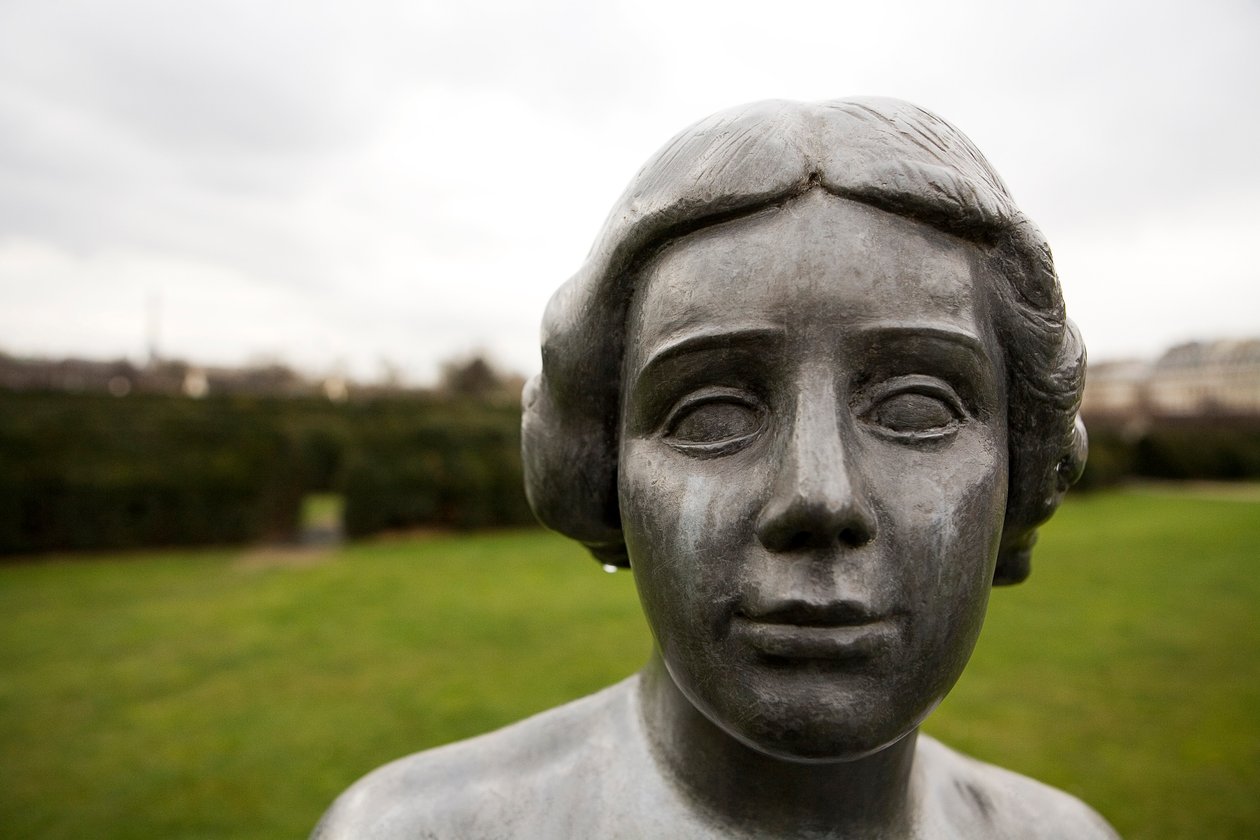 De tre nymfene, detalj (plomb) av Aristide Maillol