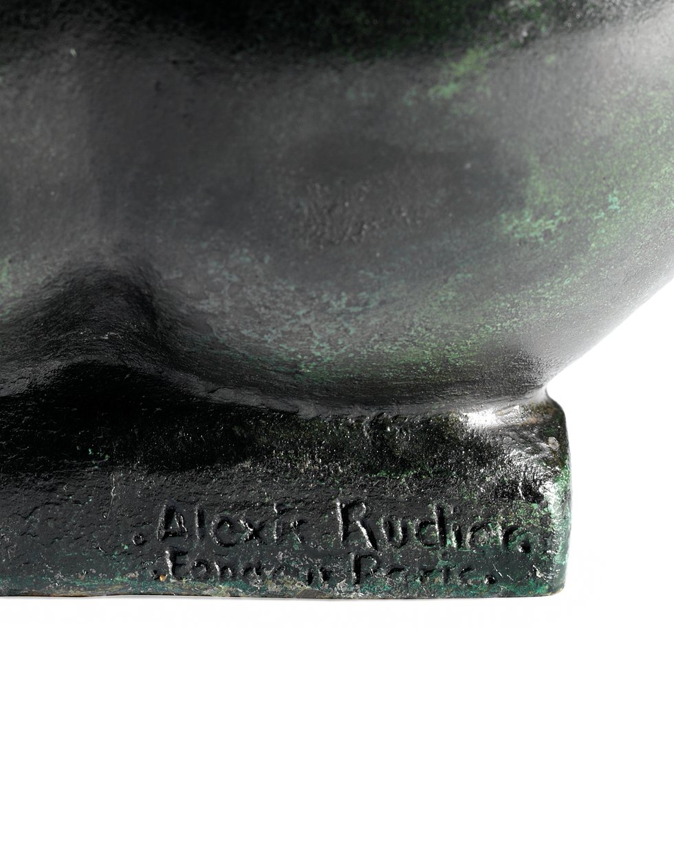 Hukende jente som holder en fot av Aristide Maillol