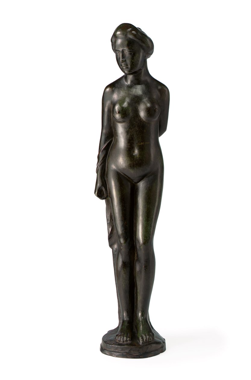 Stående bader, med draperi over høyre arm; Bader står drapert over høyre arm av Aristide Maillol