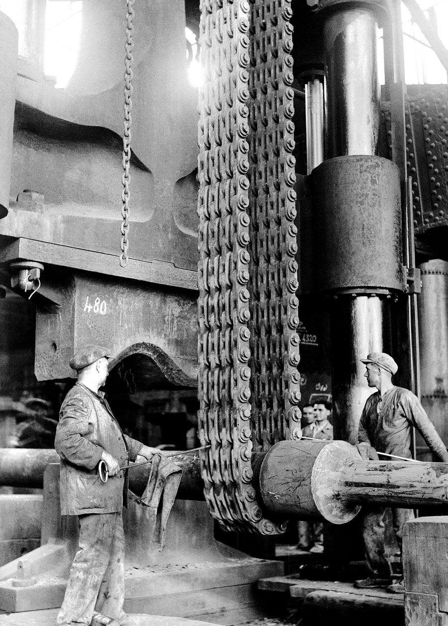 Folk som jobber ved Terni metallverksfabrikk i Nera Montorio, Terni, Italia, ca. 1935 (acetatfilm) av Armando Bruni