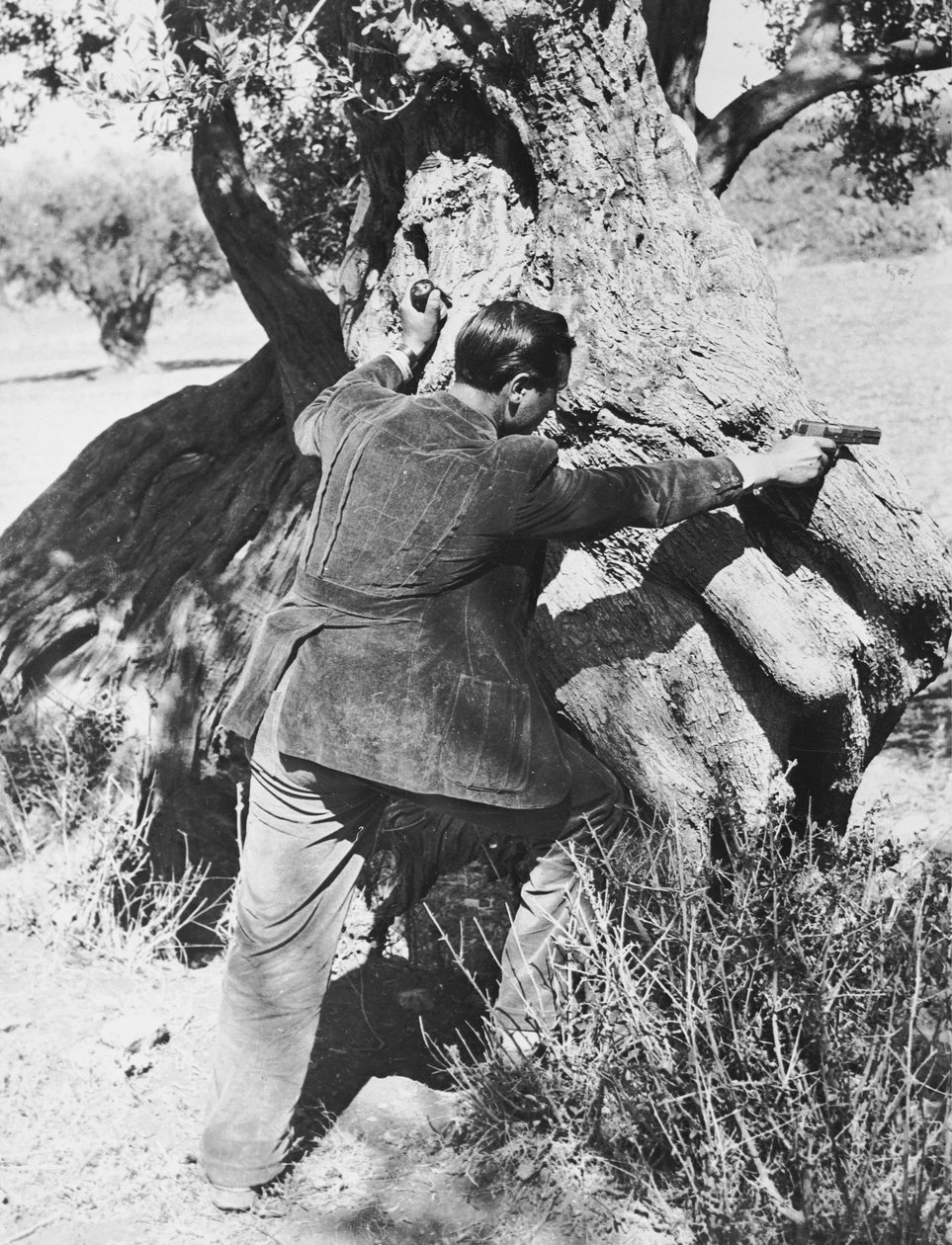 Salvatore Giuliano peker en pistol, 1937 av Armando Bruni