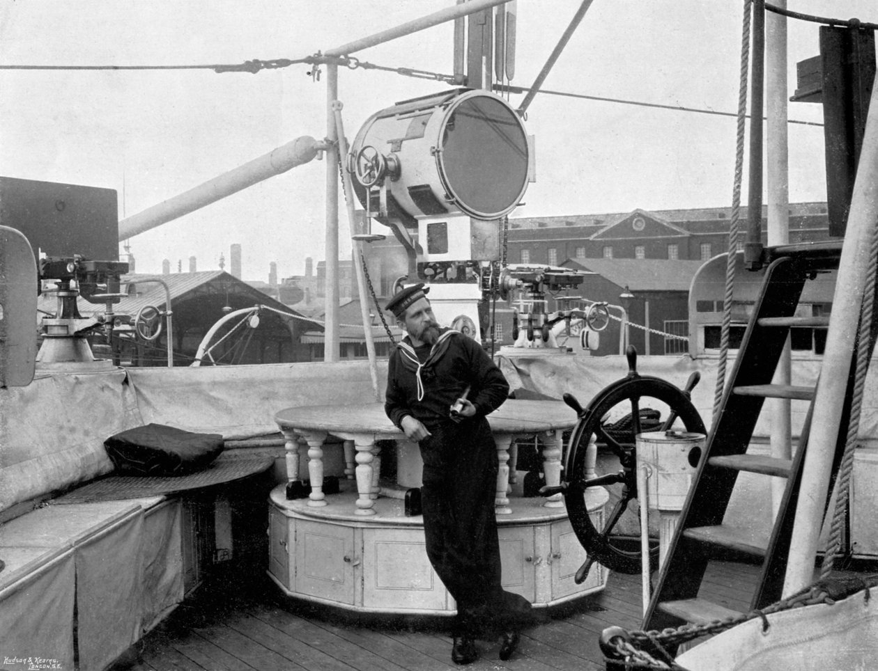 Et holofot om bord på HMS Imperieuse, 1896 av Arthur Debenham