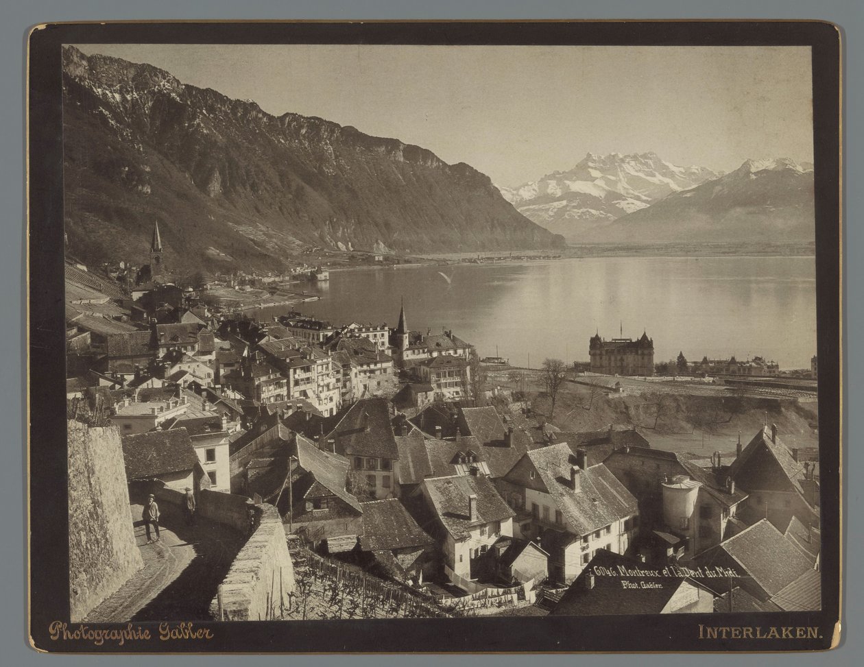 Utsikt over Montreux ved Genfersjøen, Dents du Midi i det fjerne Montreux et la Dent du Midi (tittel på objekt) av Arthur Gabler