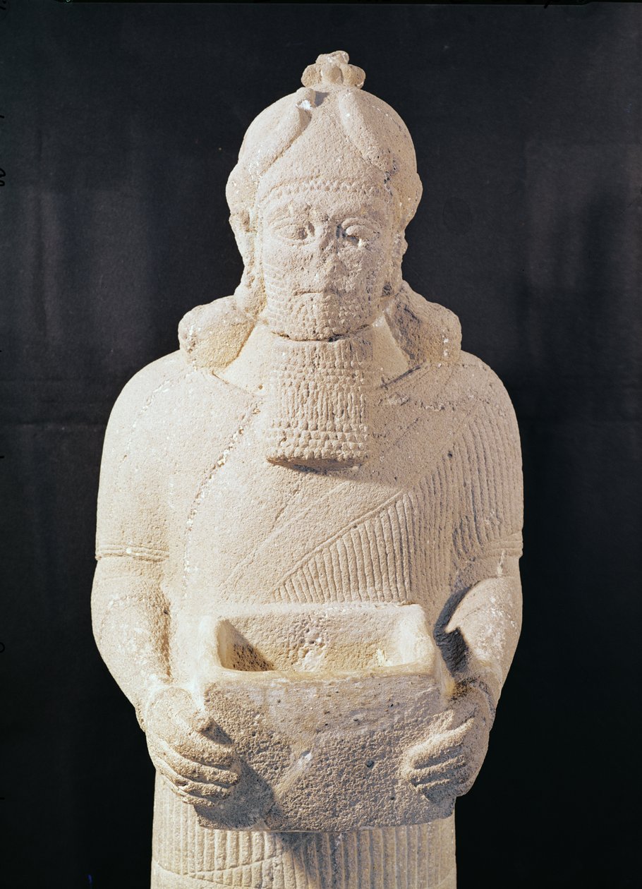 Statuett av en mann som bærer en boks, fra Arslan Tach, Syria (detalj) av Assyrian