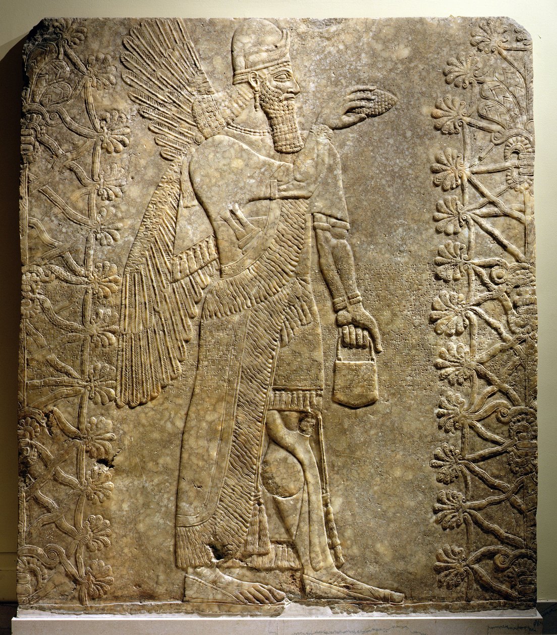 Winged Genie, fra Northwest Palace (Rom L), Nimrud, Assyria, ca. 883-859 f.Kr. (alabaster) av Assyrian