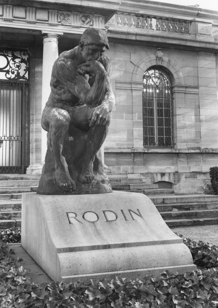 Statue av tenkeren på Auguste Rodins grav i parken Villa des Brillants (marmor) av Auguste Rodin
