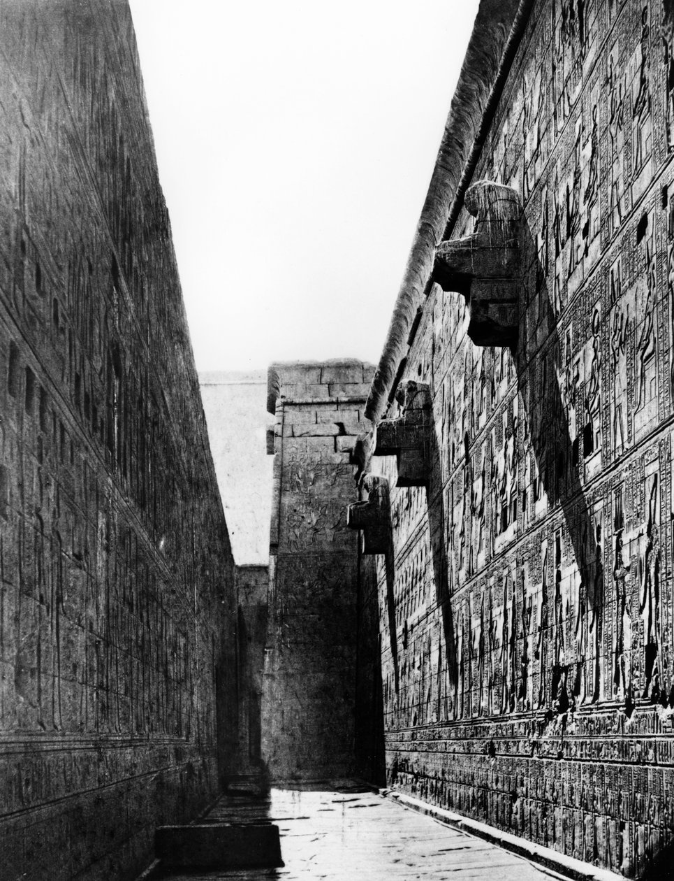 Temple Edfu, Egypt, 1893 av Auguste Edouard Mariette