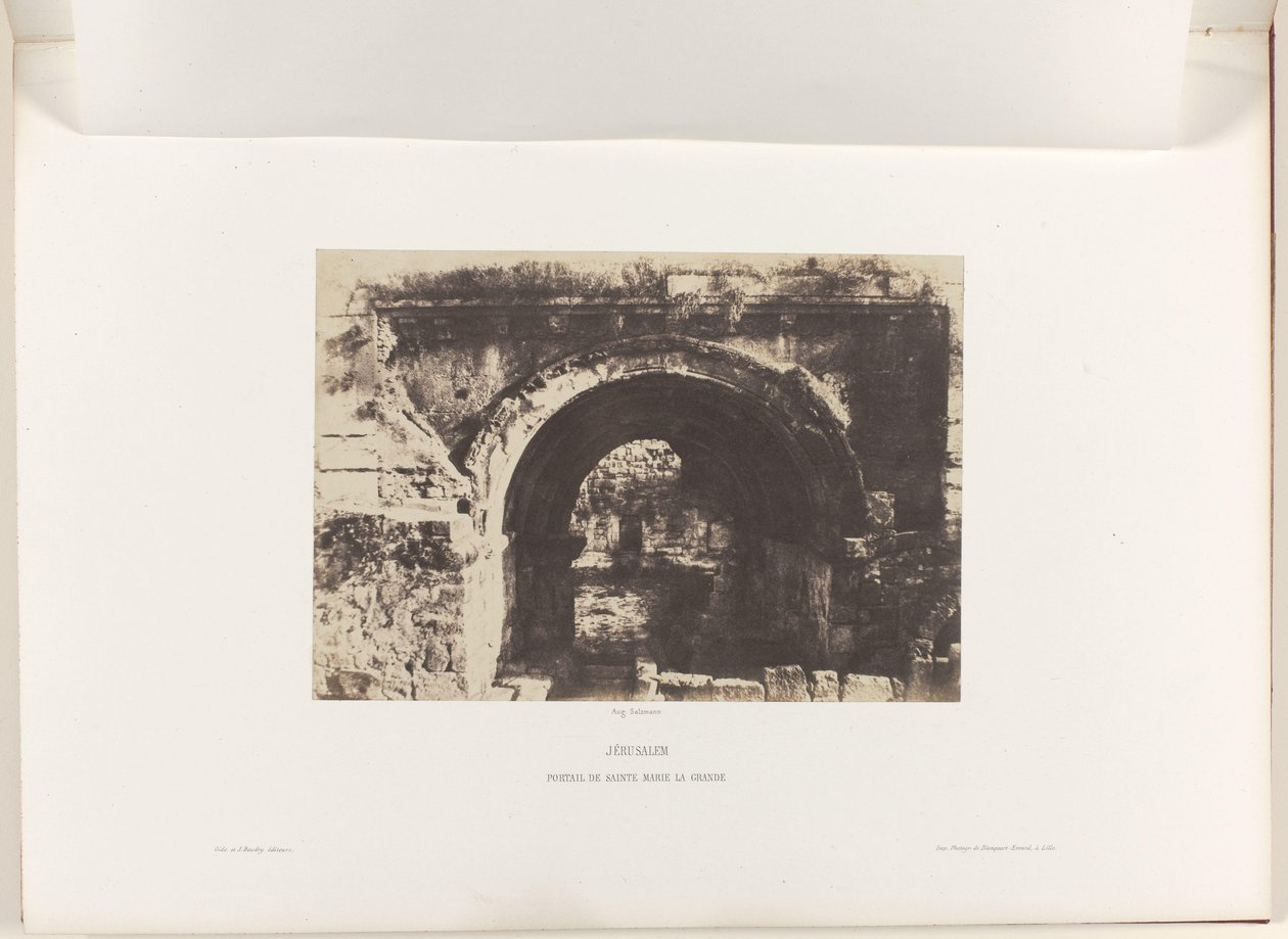 Buen til kirken Saint Mary of the Latins, Jerusalem Jerusalem. Portail de Sainte Marie la Grande (tittel på objekt) av Auguste Salzmann