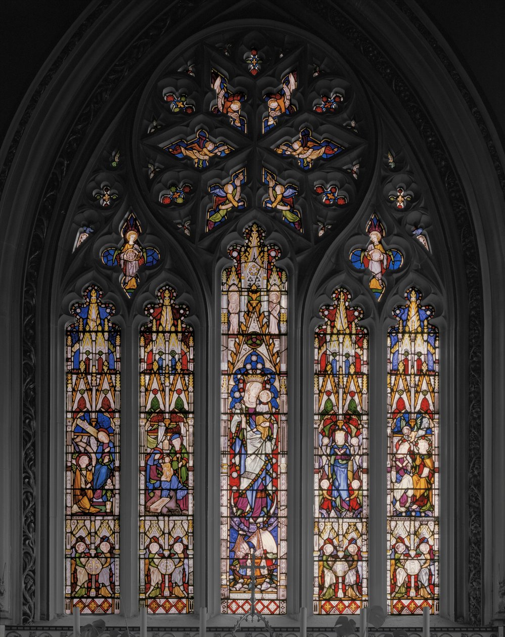 Jomfru og Kristus med scener fra hennes liv, 1851 (farget glass) av Augustus Welby Northmore Pugin