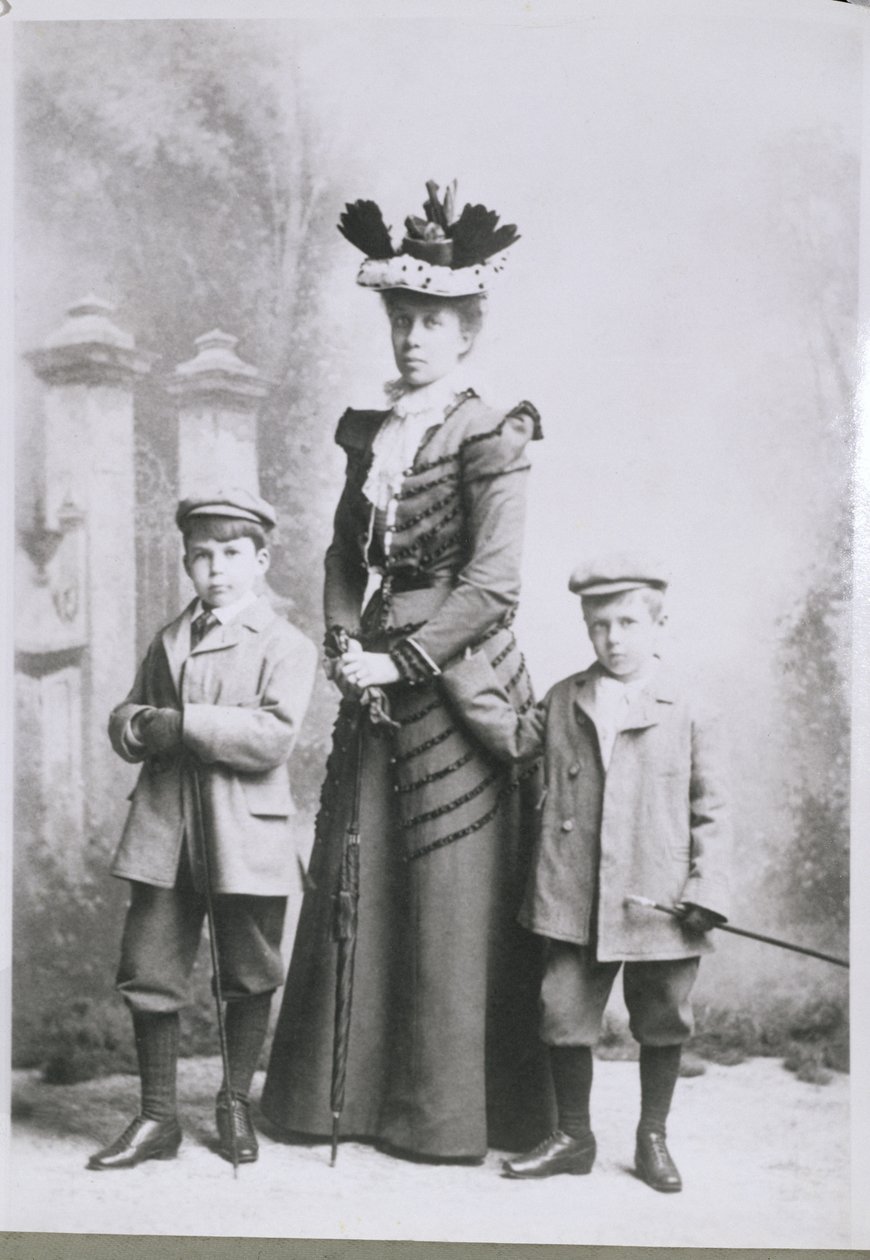 William Lawrence Bragg (1890-1971) med sin mor og bror i Adelaide, ca. 1895 av Australian Photographer
