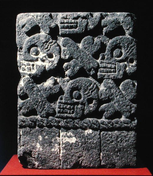 Tzompantli, sent etter klassisk periode (1300-1521) (stein) av Aztec Aztec