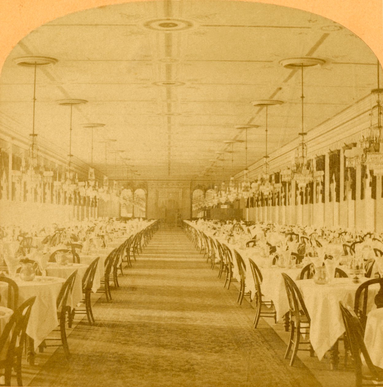 Dining Hall, Grand Union Hotel, Saratoga, største spisesal i verden, 1882. av B. W. Kilburn