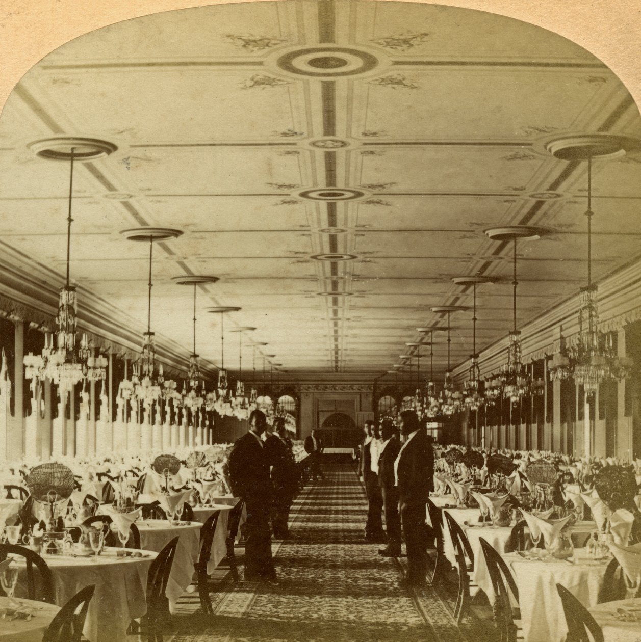 Spisestue, Grand Union Hotel, Saratoga, New York, USA. av B. W. Kilburn