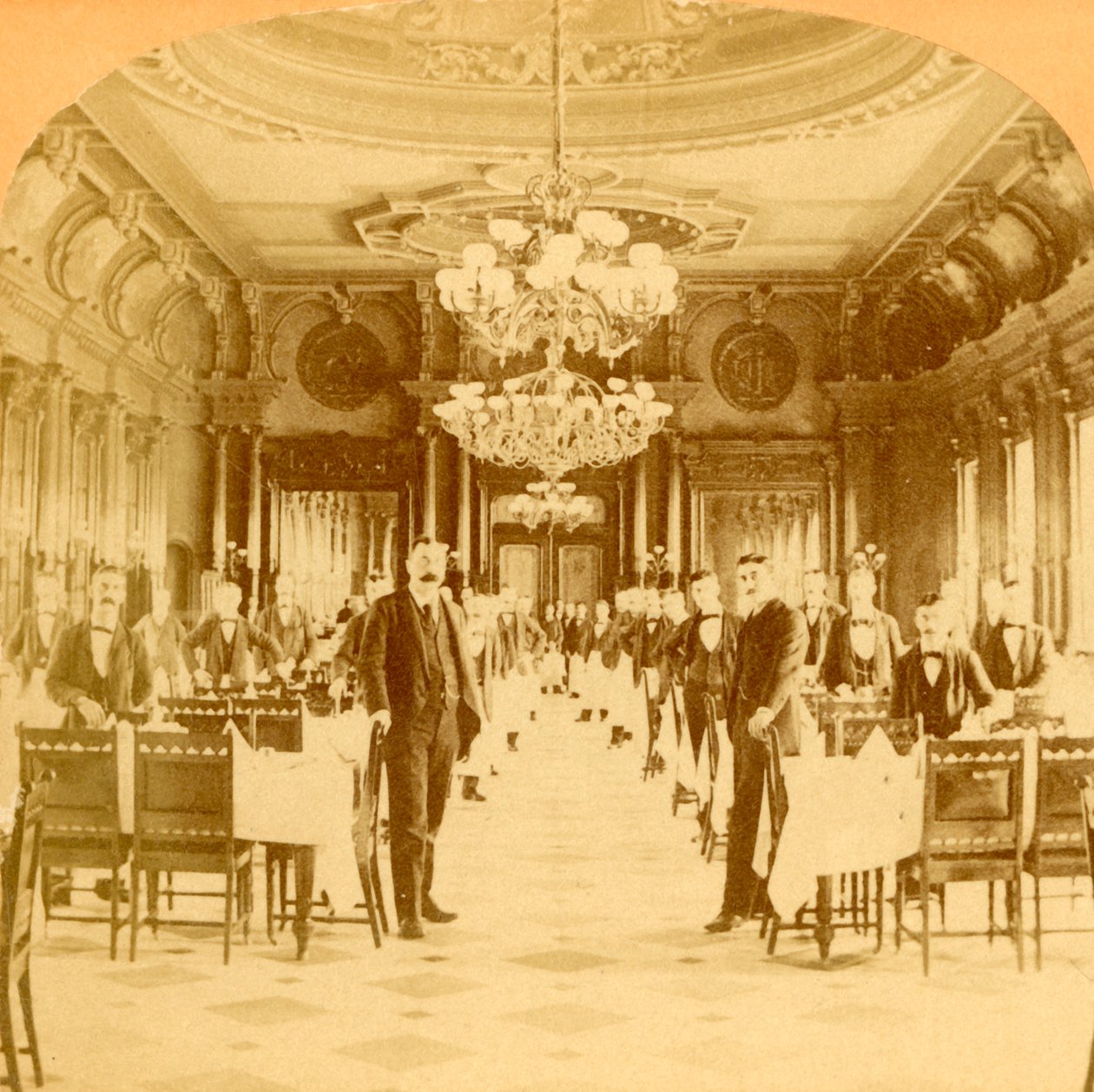 The Great Dining Hall, Windsor Hotel, sies å være den fineste i verden, Montreal, Canada, 1894. av B. W. Kilburn