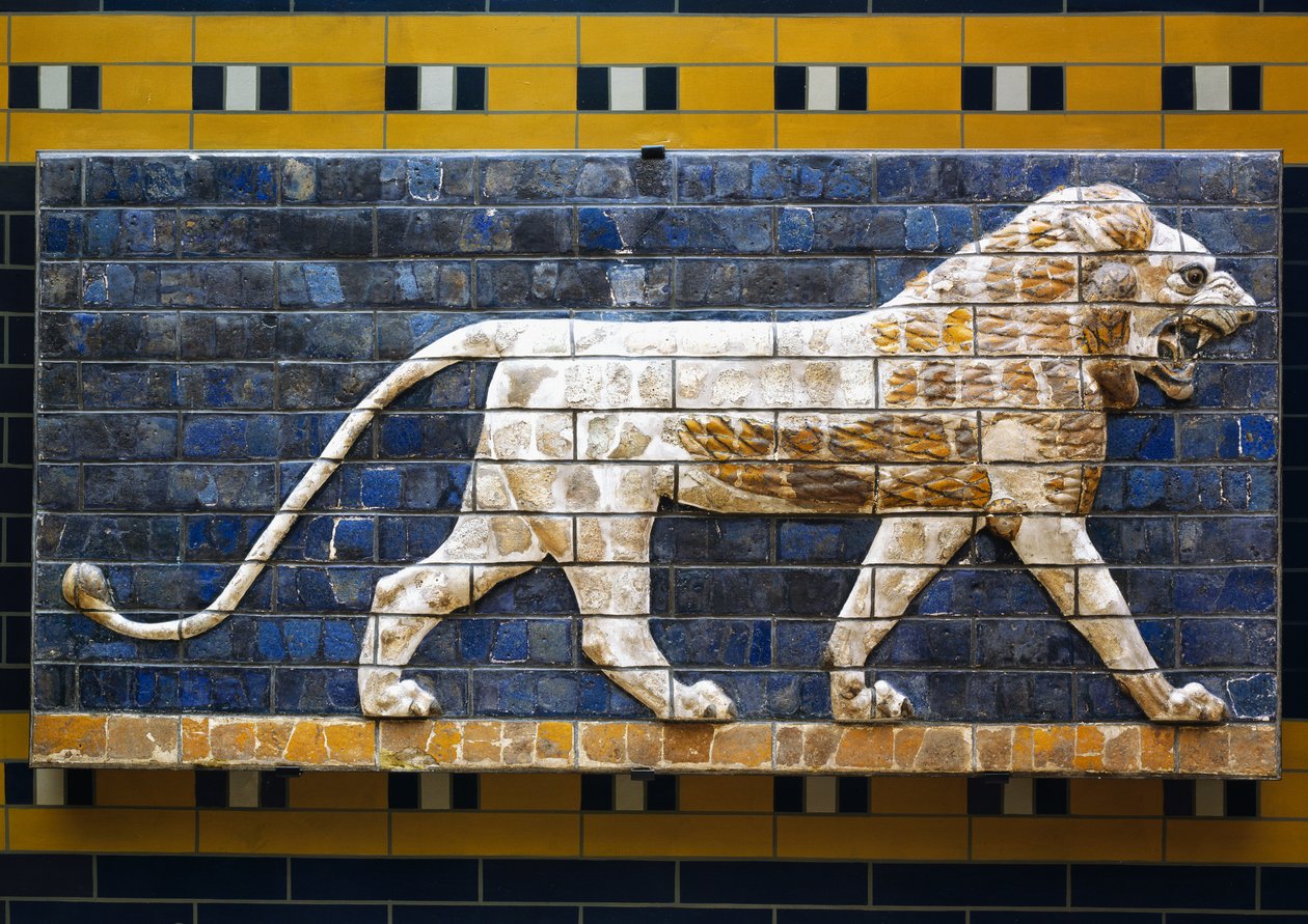 En løve, detalj fra glaserte mursteinsfliser som viser mytologiske dyr som prydet prosesjonsveien til Ishtar-porten i Babylon under Nebukadnesar IIs regjeringstid (604-562 f.Kr.). Babylonsk sivilisasjon, 7.-6. århundre f.Kr. av Babylonian