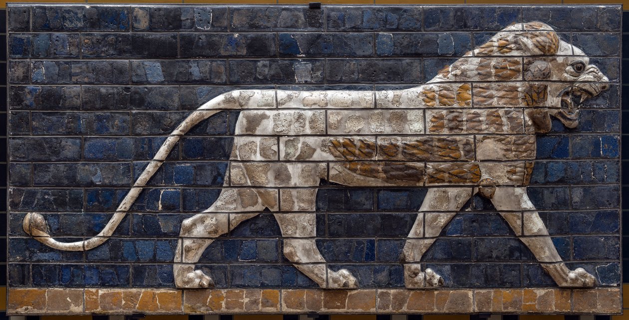 The Processional Way of Babylon erigee under styre av Nebukadnesar II (605-562 f.Kr.): detalj av Ishtar-porten som viser en mosaisk løve av murstein. Babylon - arkeologisk museum Istanbul av Babylonian