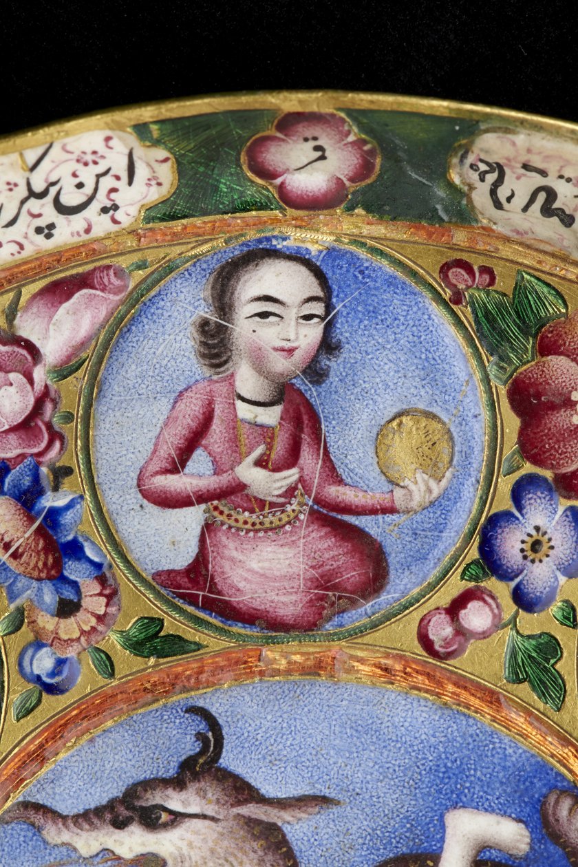 Skål med lokk, tallerken og skje med astrologisk dekorasjon, tidlig 1800-tall av Baqir