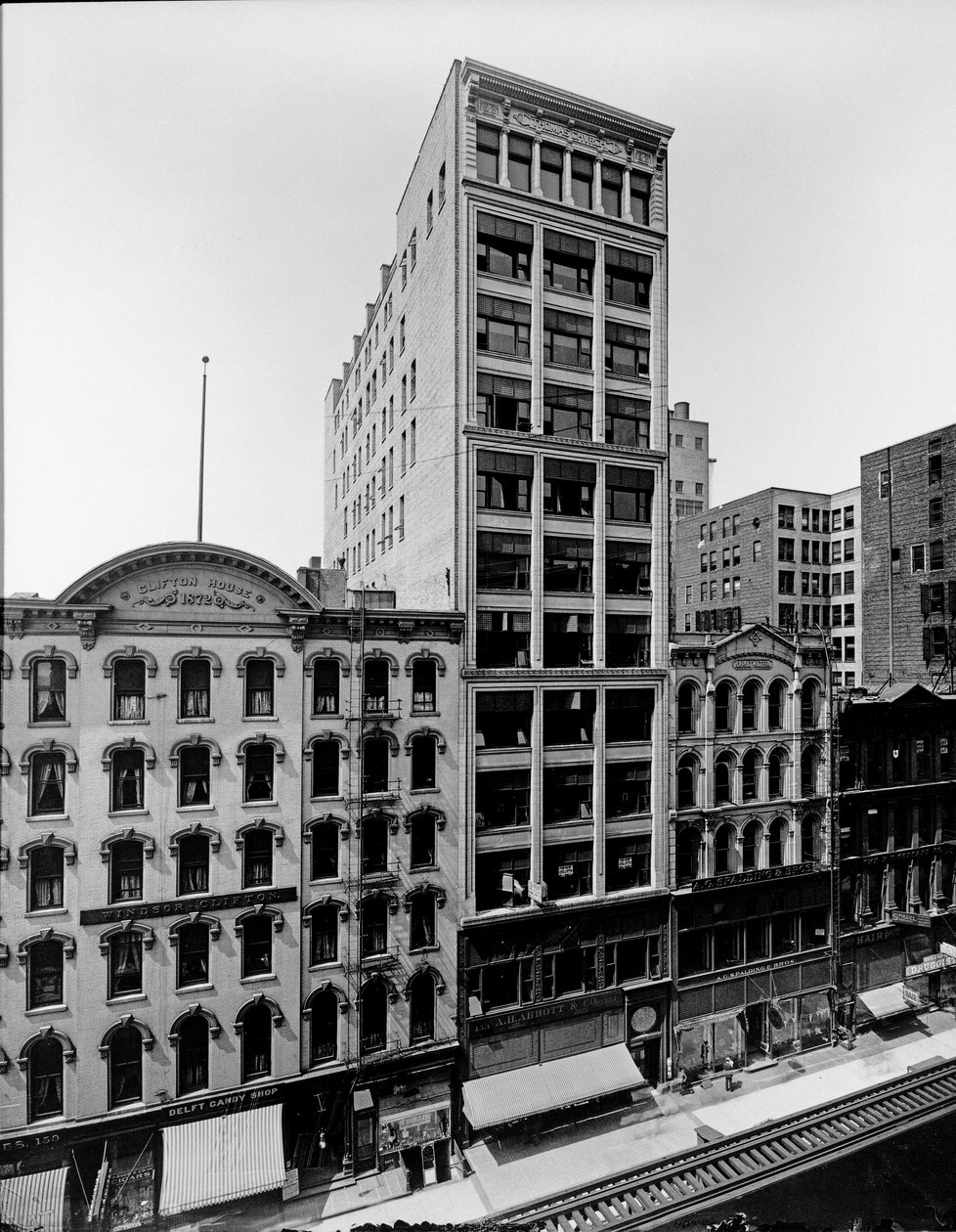 Clifton House, Thomas Church-bygningen og J. P. Atwater-bygningen, Chicago, Illinois, USA, ca. 1900 (s/hvitt-bilde) av Barnes and Crosby