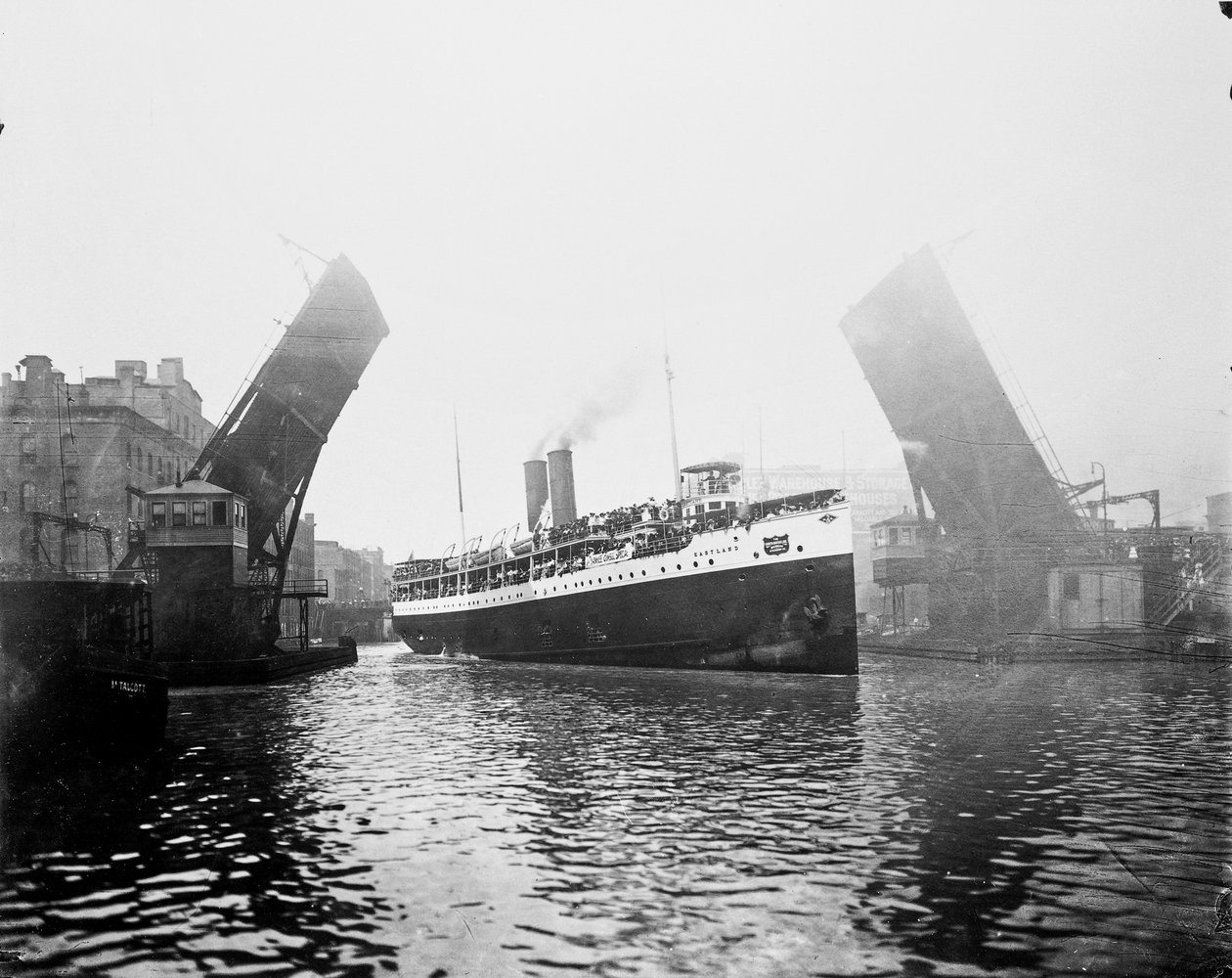 Eastland-skip, Chicago, Illinois, USA, ca. 1900 (s/hvitt-bilde) av Barnes and Crosby